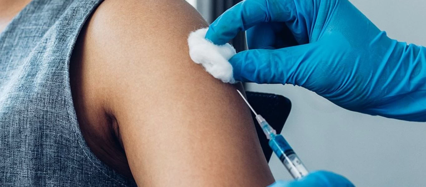 Νέα έρευνα υποστηρίζει: Όσο περισσότεροι οι εμβολιασμένοι σε μία οικογένεια τόσο πιο προστατευμένοι οι ανεμβολίαστοι